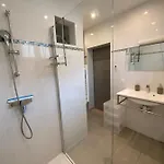 Entier Avec Parking Prive Au Calme Cosy A Etage Avec Balcon Apartment