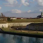 Entier Avec Parking Privé Au Calme Cosy à étage Avec Balcon *