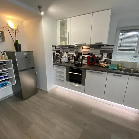 Entier Avec Parking Prive Au Calme Cosy A Etage Avec Balcon טול