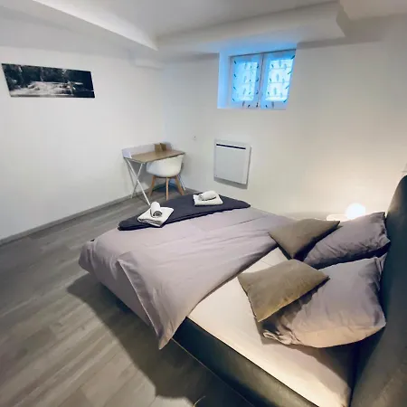 Entier Avec Parking Prive Au Calme Cosy A Etage Avec Balcon דירה טול