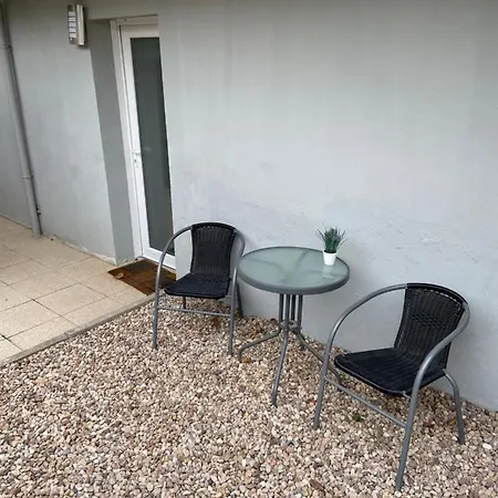 Entier Avec Parking Prive Au Calme Cosy A Etage Avec Balcon דירה