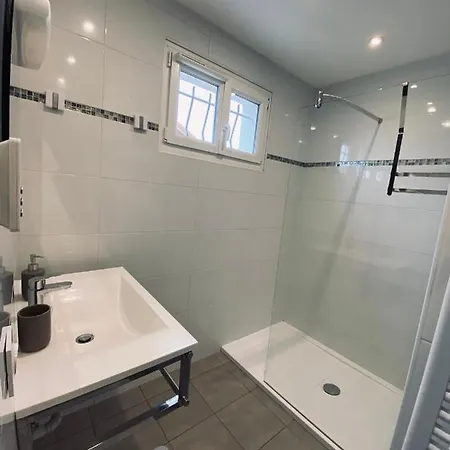 דירה Entier Avec Parking Prive Au Calme Cosy A Etage Avec Balcon