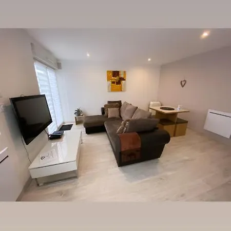 דירה Entier Avec Parking Prive Au Calme Cosy A Etage Avec Balcon *