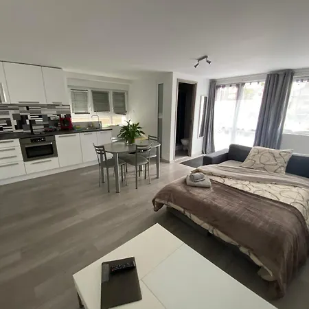 Entier Avec Parking Prive Au Calme Cosy A Etage Avec Balcon *