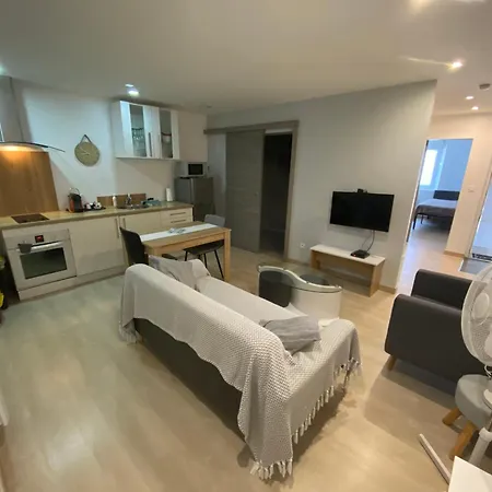 Апартаменты Entier Avec Parking Prive Au Calme Cosy A Etage Avec Balcon