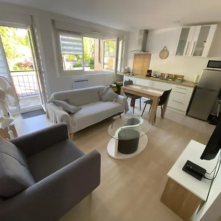 Entier Avec Parking Prive Au Calme Cosy A Etage Avec Balcon Апартаменты *