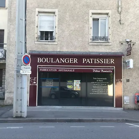 Entier Avec Parking Prive Au Calme Cosy A Etage Avec Balcon דירה *