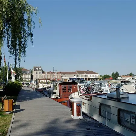 Entier Avec Parking Privé Au Calme Cosy à étage Avec Balcon