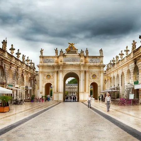 Entier Avec Parking Prive Au Calme Cosy A Etage Avec Balcon דירה *