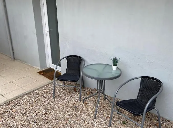 Entier Avec Parking Prive Au Calme Cosy A Etage Avec Balcon Apartmán