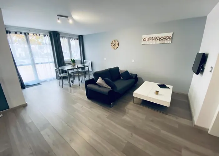 Apartmán Entier Avec Parking Prive Au Calme Cosy A Etage Avec Balcon Toul