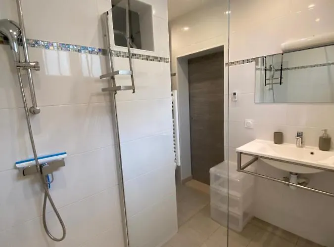 Entier Avec Parking Prive Au Calme Cosy A Etage Avec Balcon Апартаменты