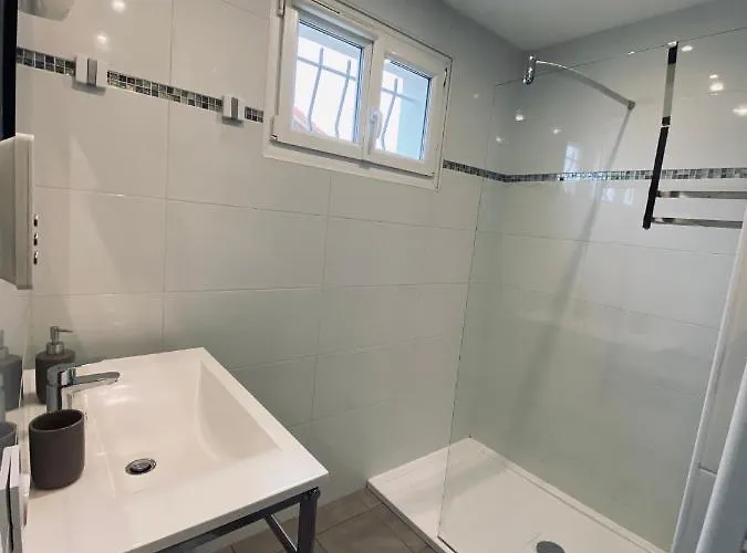 Apartmán Entier Avec Parking Prive Au Calme Cosy A Etage Avec Balcon