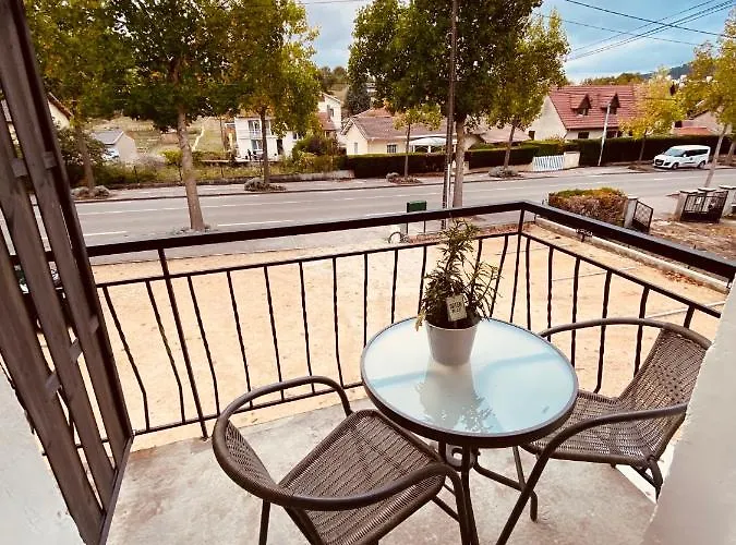 Entier Avec Parking Prive Au Calme Cosy A Etage Avec Balcon Апартаменты *