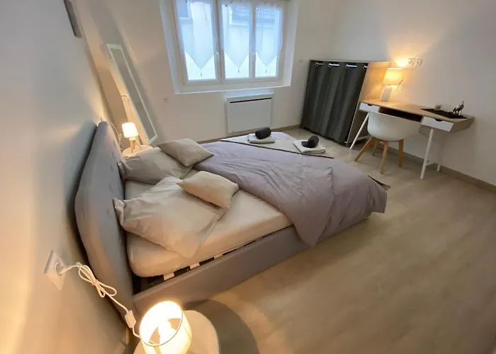 Entier Avec Parking Prive Au Calme Cosy A Etage Avec Balcon *