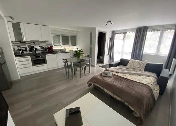 Entier Avec Parking Prive Au Calme Cosy A Etage Avec Balcon *