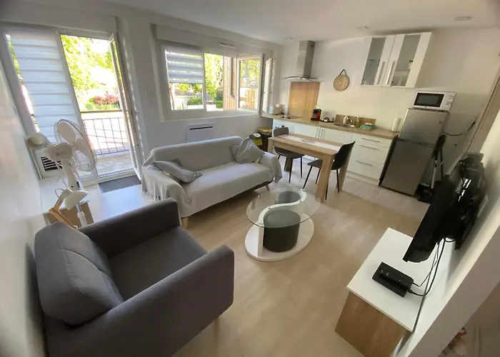 Entier Avec Parking Prive Au Calme Cosy A Etage Avec Balcon Апартаменты *